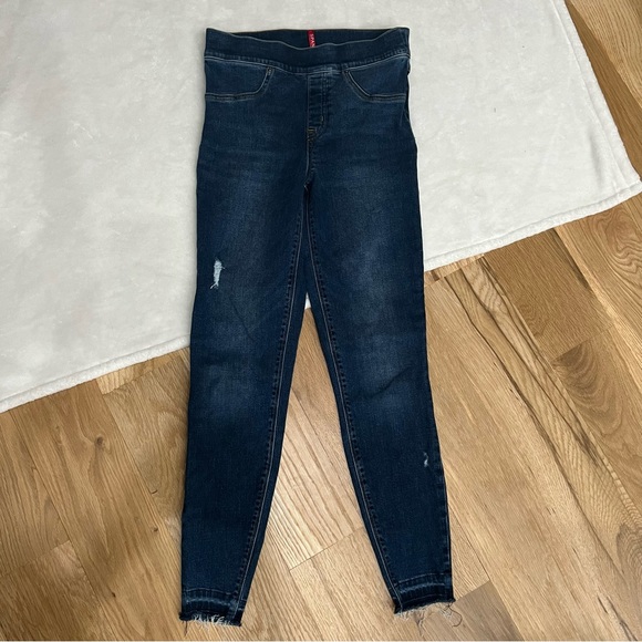 Spanx Distressed Ankle Skinny Jeans dark Wash size small raw hem shapewear - Picture 2 of 10
